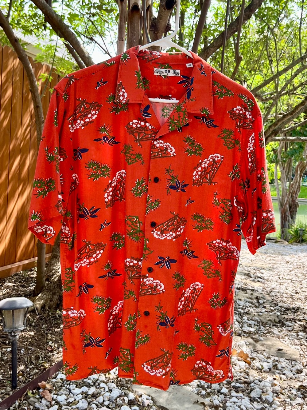 UNIQLO Engimono Men's Open collard shirt- Red Japanese lucky motif print.